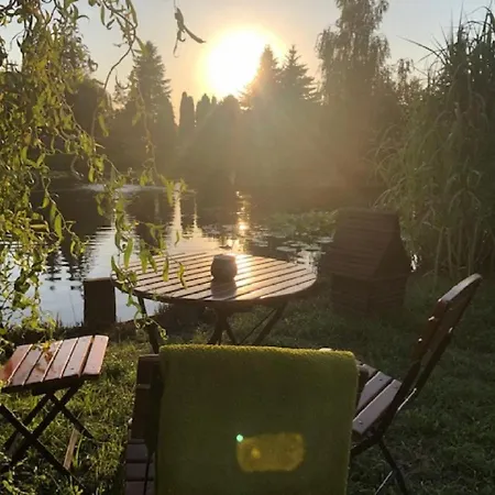 Pokoje Goscinne Mirabelkowe Zacisze منزل للإقامة *