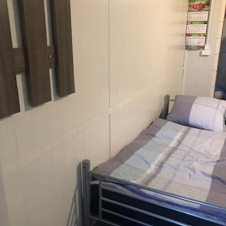 Pokoje Goscinne Mirabelkowe Zacisze منزل للإقامة *